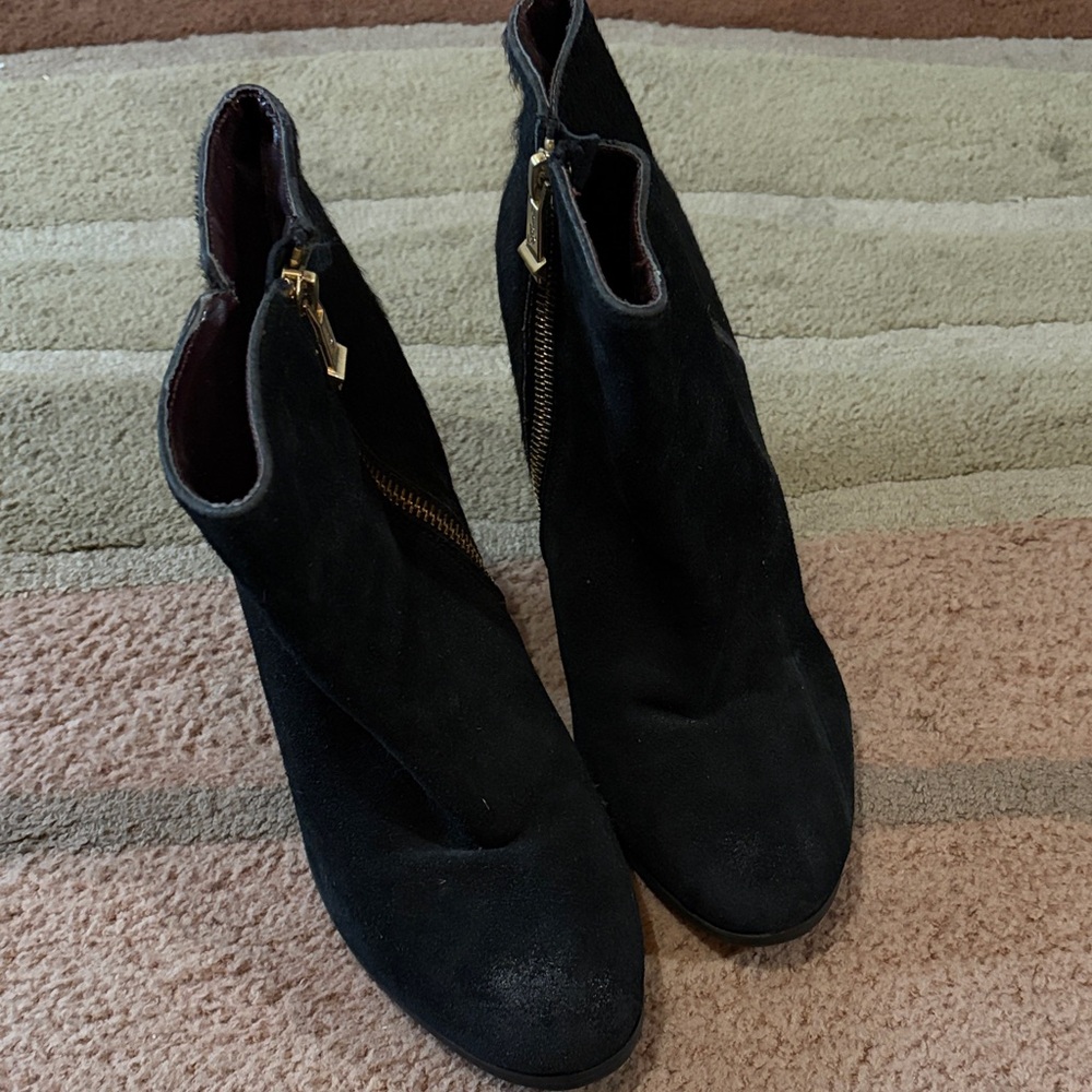 Elegant Black Ankle Boots- Report Signature 9